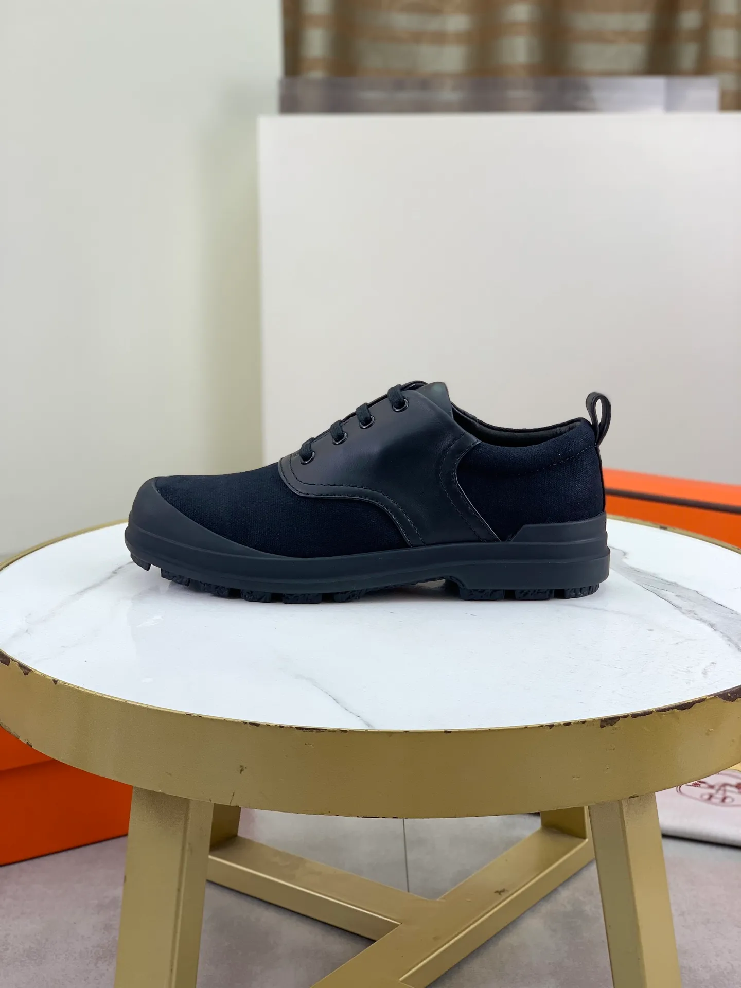Factory price P740 💰💎💎💎Brand: Hermès Grade: Same as the official website Original quality materials: Original soft calfskin with beef tendon cloth Water-dyed cowhide lining Original Italian rubber outsole Style categories: Men's fashion Formal casual leather shoes Lace-up men's shoes series Young fashion European and American trends British style Size: 39-44 (38.45 can be customized)